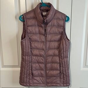 32 Degrees Heat Lightweight Warmth Packable Vest Elderberry, Women’s Size Medium